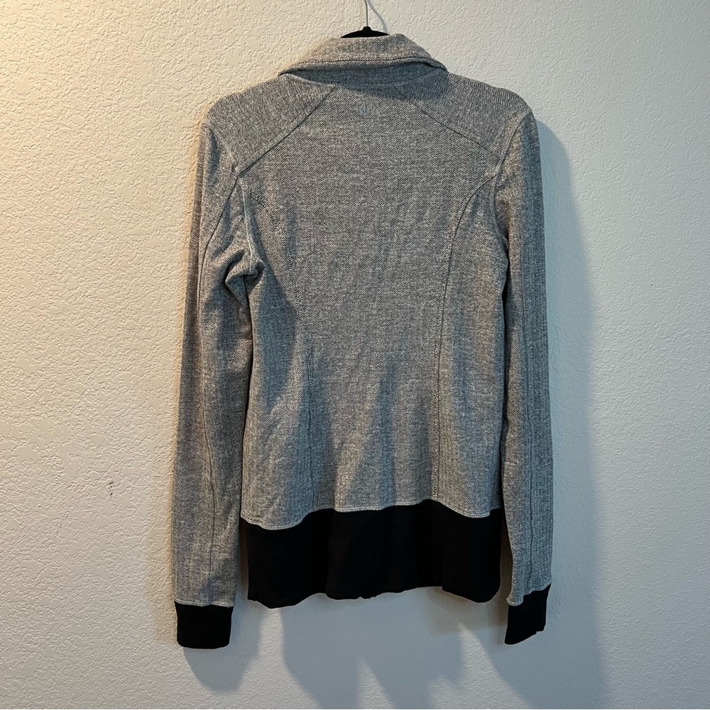Women’s Lululemon Gray Herringbone Patterned Zip … - image 7